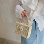 sac à main stylé en paille