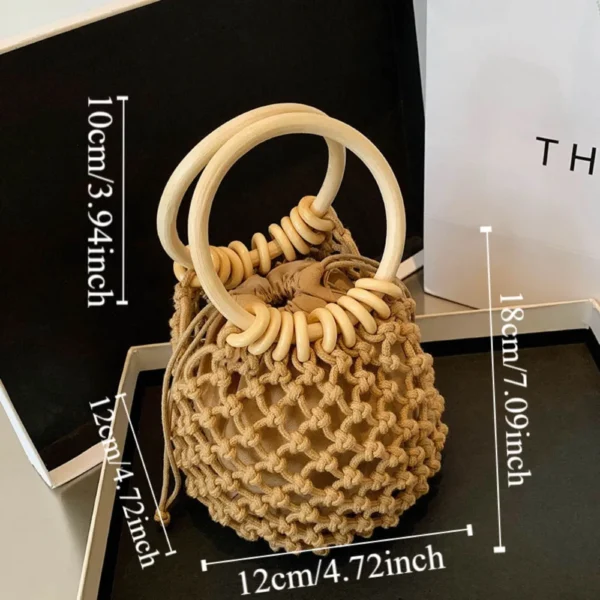 cabas en paille idéal pour transporter vos essentiels