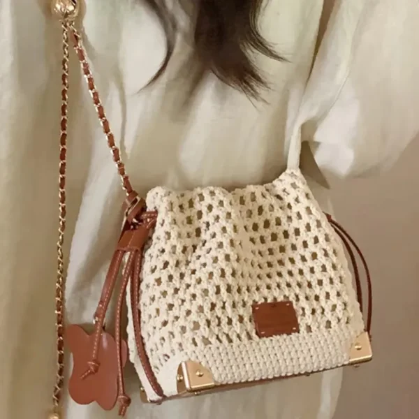 Sac bandoulière chic d'été beige en maille pour femme