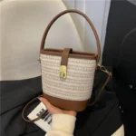 sac en paille pour transporter vos essentiels